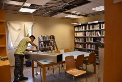 Treballs de substitució de la climatització a la Biblioteca.