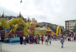 Parc infantil a la plaça del Poble