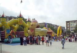 Parc infantil a la plaça del Poble