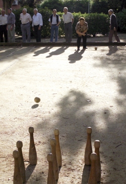 Petanca i bitlles per a la gent gran als jardins de an Xerracan