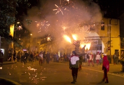 Correfoc de Festa Major amb la colla de Drac i Diables de Montornès