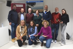 Els guanyadors i guanyadores del 14è Concurs Fotogràfic del Parc de la Serralada Litoral amb la regidora de medi ambient i territori, Mar Garcia, i alcaldes de la zona.