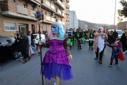 17/02/2023 - La reina Carnestoltes, abans de començar la festa infantil.