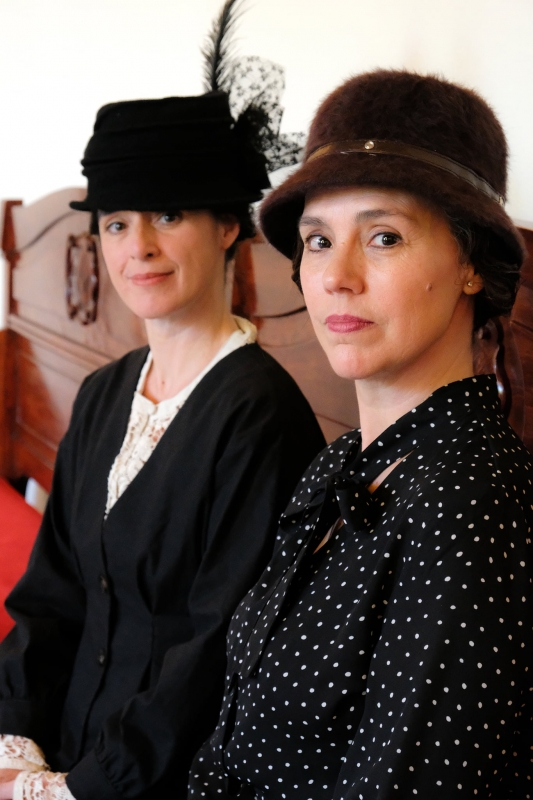 Mercè Rovira i Elena Codó, amb "Un dret, un vot". (imatge: Elena Codó)