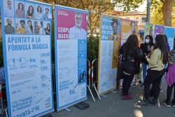Exposició "Quan parles fas màgia" del Voluntariat per la Llengua