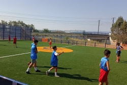 Torneig de futbol al Cruyff Court del nou parc socioesportiu de Montornès Nord.