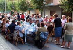 Exhibició de Puntaires al carrer de Jaume Balmes