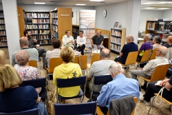 Taula rodona sobre sanitat amb Encarna Gascón, Maria José Figuera i Agustí Moreno.