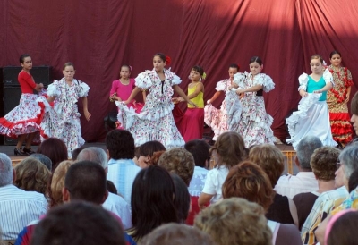 Demostració de Dansa i Música a la plaça de Pau Picasso