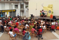 Teatre per a infants a la plaça de Margarita Xirgu