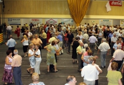 Ball per a la gent gran al pavelló