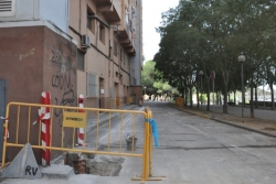 Obres de renovació de la xarxa d'aigua al passatge de Maria Aurèlia Capmany.