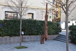 L'escultura Memòria Històrica, a la plaça de la República.