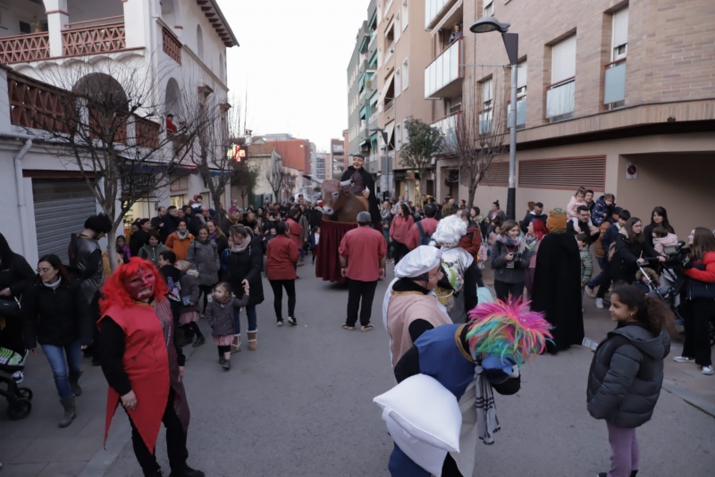 16/02/2023 - Seguici fins a la plaça de Joan Miró.