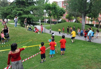 Jocs i guerra d'aigua a la plaça de Lluis Companys
