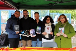Alguns dels autors i autores presents a Montornès amb els seus llibres (imatge: Juanjo Bermejo)