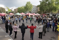 Sardanes a la plaça de Pau Picasso. Foto: Ajuntament. Autor: J. Bermejo.