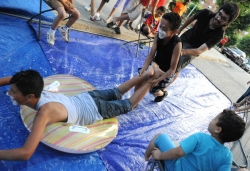 Gimcana infantil d'aigua per Sant Joan (Any 2011)