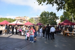 La plaça de Pau Picasso plena