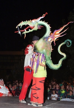 Naixement del drac petit de la colla infantil de diables