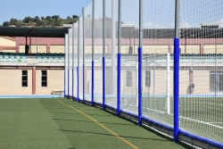 Les noves xarxes perimetrals que separen el camp de futbol de les pistes municipals d’atletisme.