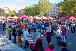 Ballada de sardanes a la plaça de Pau Picasso.  (Foto: Ajuntament. Autor: Víctor Camacho)