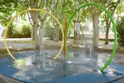 Jocs d'aigua a la plaça de Pau Picasso