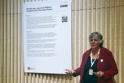 Un moment de la ponència del model de Montornès, a càrrec de la Cap de l'Àrea d'Acció Social, Anna González.