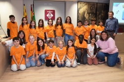 El Consell d'Infants del curs 2025-26, amb representants polítics i professionals del Departament d'Infància.