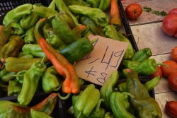 Mercat setmanal a Montornès Centre.