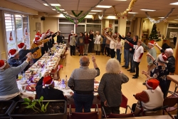 Brindis al dinar de Nadal del menjador social.
