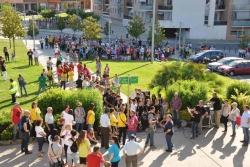 Punt de trobada als jardins de l'Ajuntament i lectura de manifestos contra les retallades i en defensa dels serveis públics