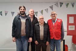 D'esquerra a dreta: el regidor d'Acció Social, Jordi Delgado; Jos Petit, del comitè organitzador de la Mitja; el president del Club Atletisme Montornès, Fernando Izaguirre; i Román Barragán, de la Creu Roja de Granollers. (Imatge: Mitja Montornès)
