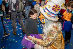 13/02/2026 - El Rei Carnestoltes saluda els infants.