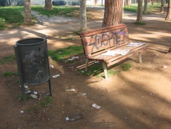 La normativa vetlla pel manteniment i el respecte a la via pública i el mobiliari urbà