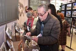 Públic assistent a la inauguració de l'exposició "Montornès Ciutat".