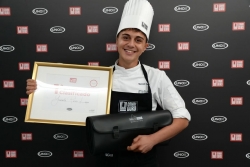 Giancarlo Pérez amb el primer premi estatal del concurs CombiGuru Challenge. (Imatge: CombiGuru Challenge)