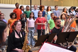 Un moment de la cantata "El senyor BonJan i el barret màgic".
