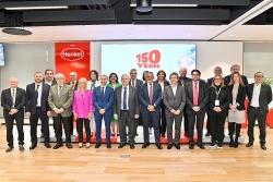 Fotografia de família a la visita del 150è aniversari de Henkel. (Imatge: Henkel)