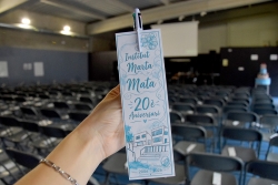Punt de llibre commemoratiu del 20è aniversari de l'Institut Marta Marta