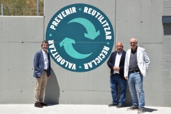 L’alcalde, José A. Montero; el president del Consorci per a la Gestió dels Residus del Vallès Oriental, Pere Rodríguez; i el director de l’Agència de Residus de Catalunya, Albert Planell.