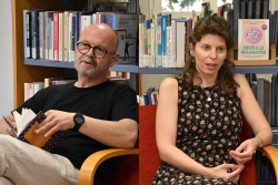 Melcion Mateu i Alba Dedeu a la Biblioteca Rosa Leveroni.
