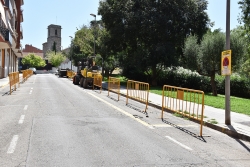 Col·locació de tanques al carrer de Joan XXIII.
