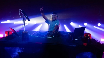 Actuació del DJ Lharssen. (Imatge: Spai Jove)