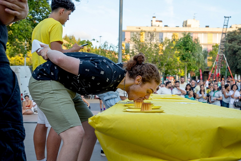 Un moment del concurs de flams de la Festa Major 2025.