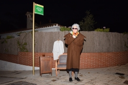 Teatralització al carrer de Neus Català Pallejà.