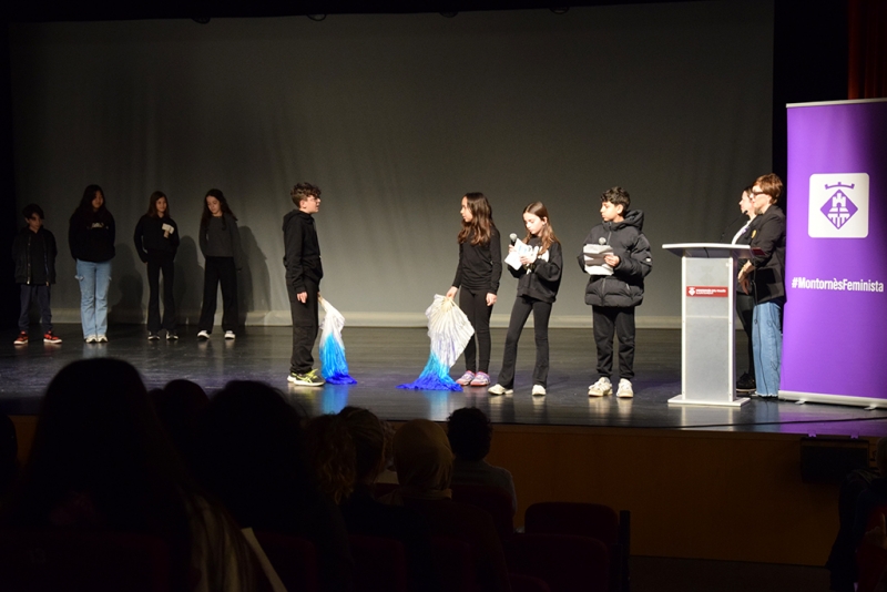 Una de les actuacions teatrals de les escoles del poble.