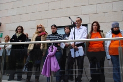 Després de la lectura del manifest s'ha fet un minut de silenci en memòria de les víctimes de la violència masclista