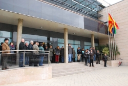 Concentració silenciosa a la porta de l'Ajuntament