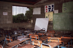 Montornès ha col·laborat en la construcció de dues aules escolars a les comunitats rurals de San Marcos i La Brisa (2001)